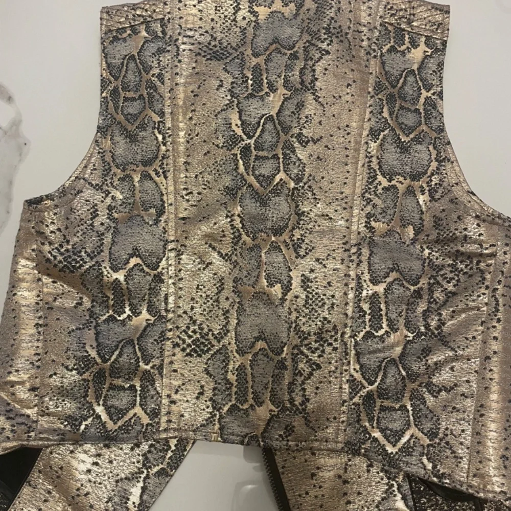 Guess Python Vest - Picture 5 of 9